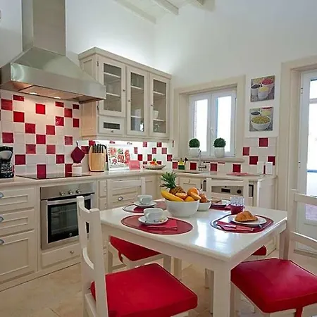 Sleeps 12 Pool Air Con Wifi