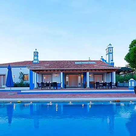 Sleeps 12 Pool Air Con Wifi Vila