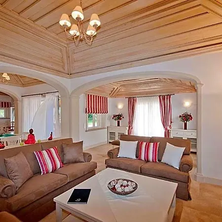 Sleeps 12 Pool Air Con Wifi *